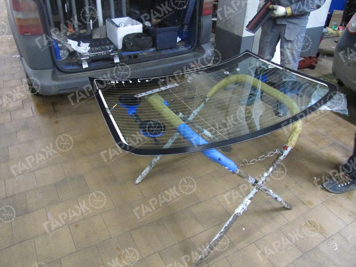 Замена заднего стекла Geely